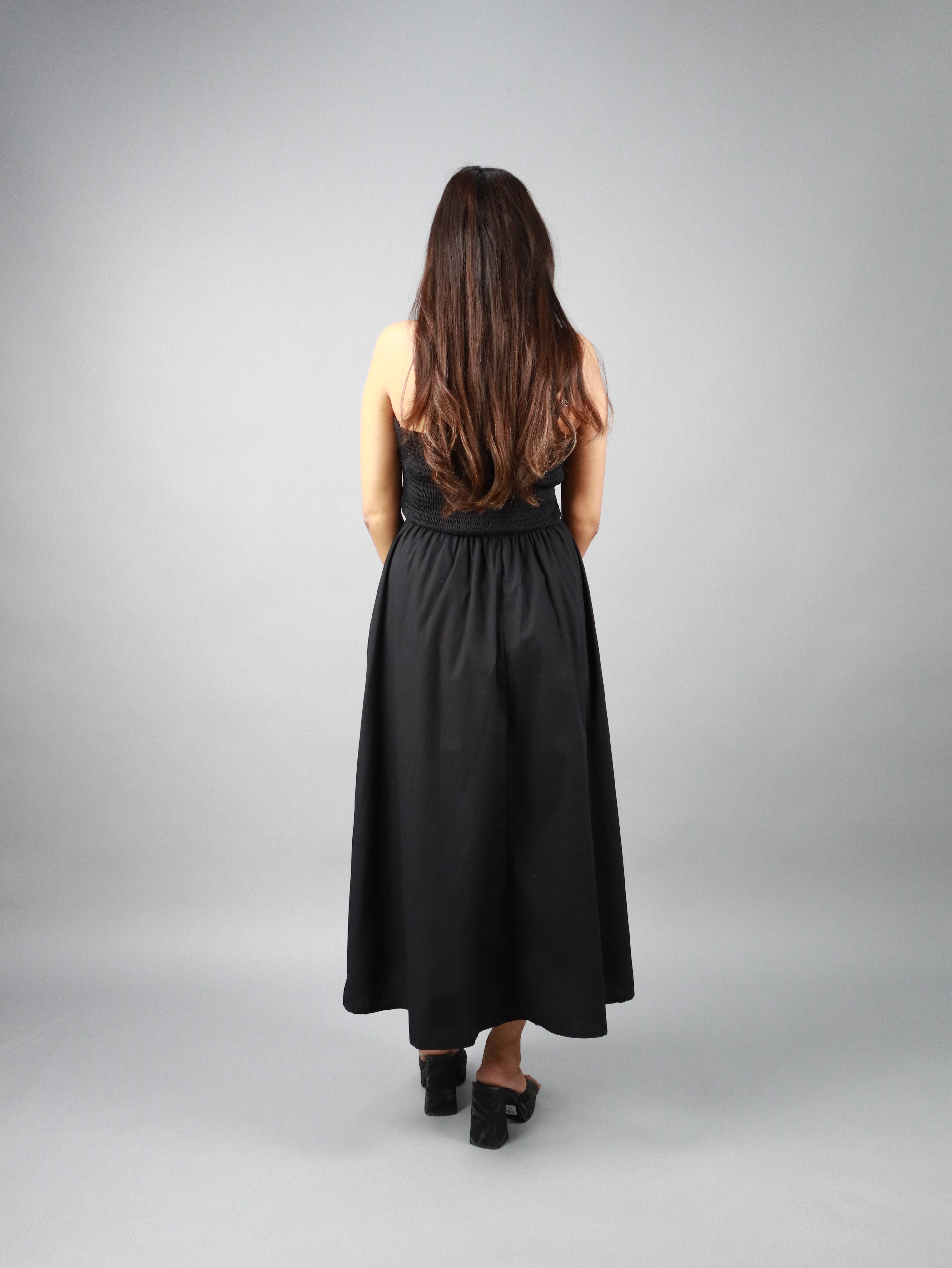 Women’s Black Sleeveless Strappy Smocked Midi Dress