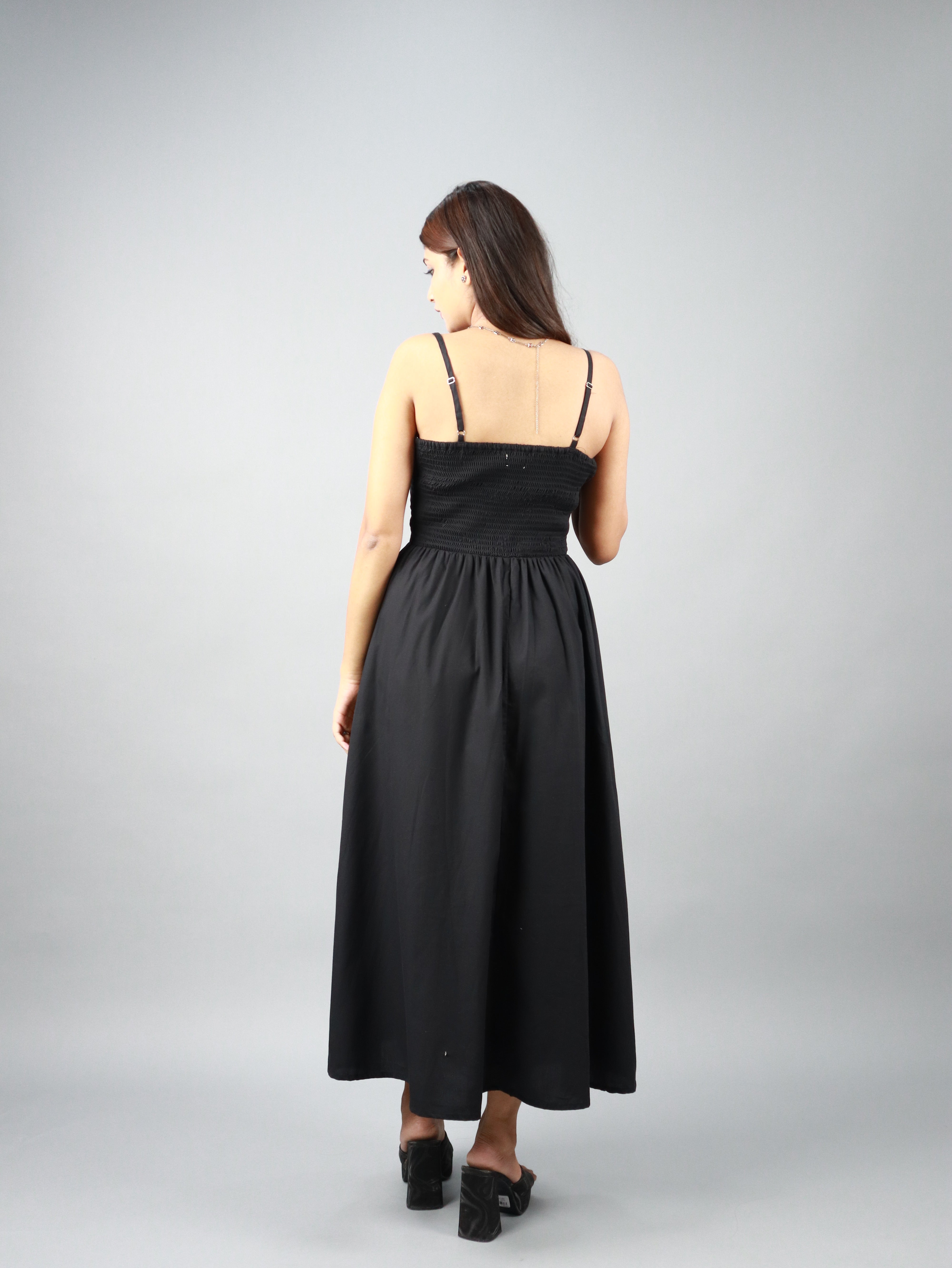 Women’s Black Sleeveless Strappy Smocked Midi Dress